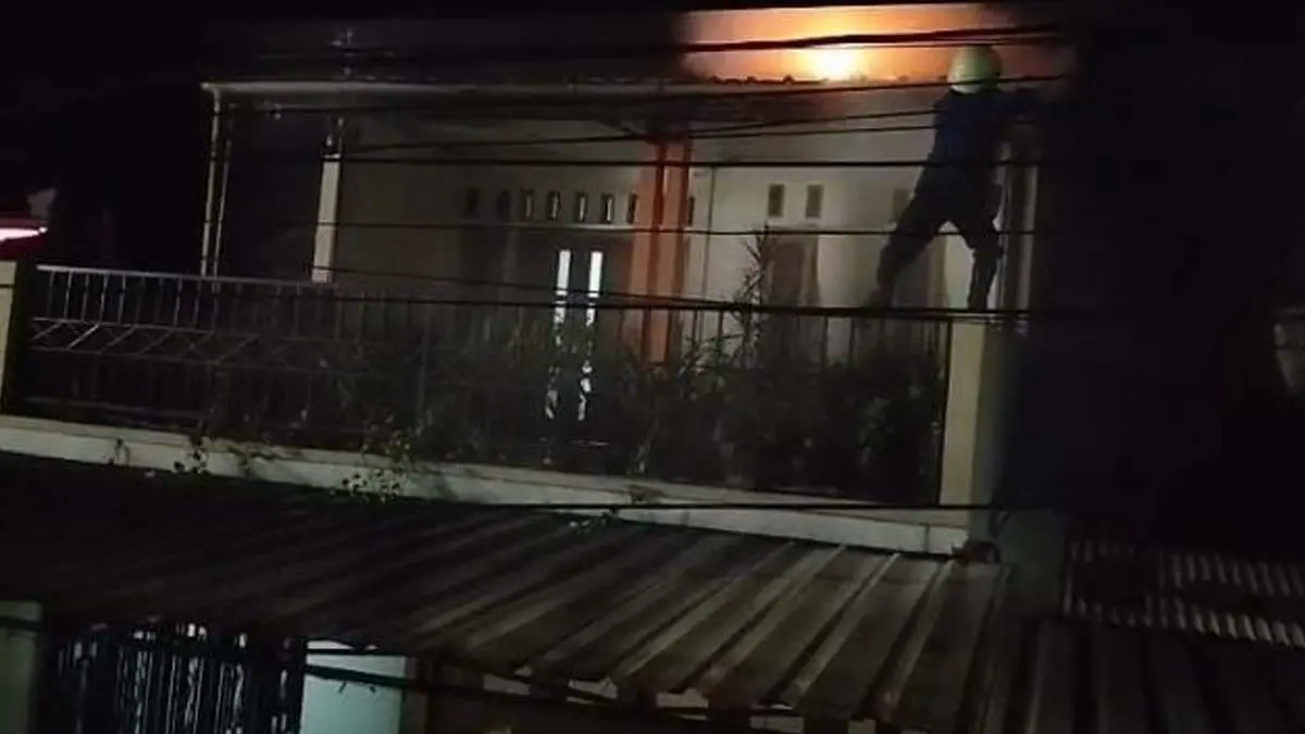 Muncul Api dari Kabel Listrik, Rumah Warga Margamulya Kota Banjar Nyaris Kebakaran kebakaran di Banjar