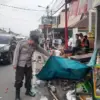 Angkot Tabrak Gerobak Lotek di Garut