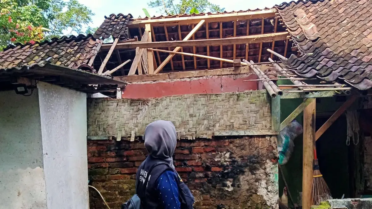 rumah ambruk di kota banjar