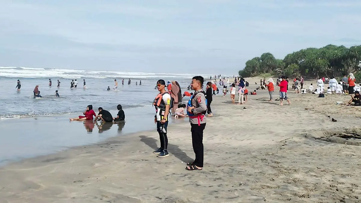 Wisatawan Masih Padati Pantai Selatan Garut, Polairud Intensifkan Patroli Wisata di Garut