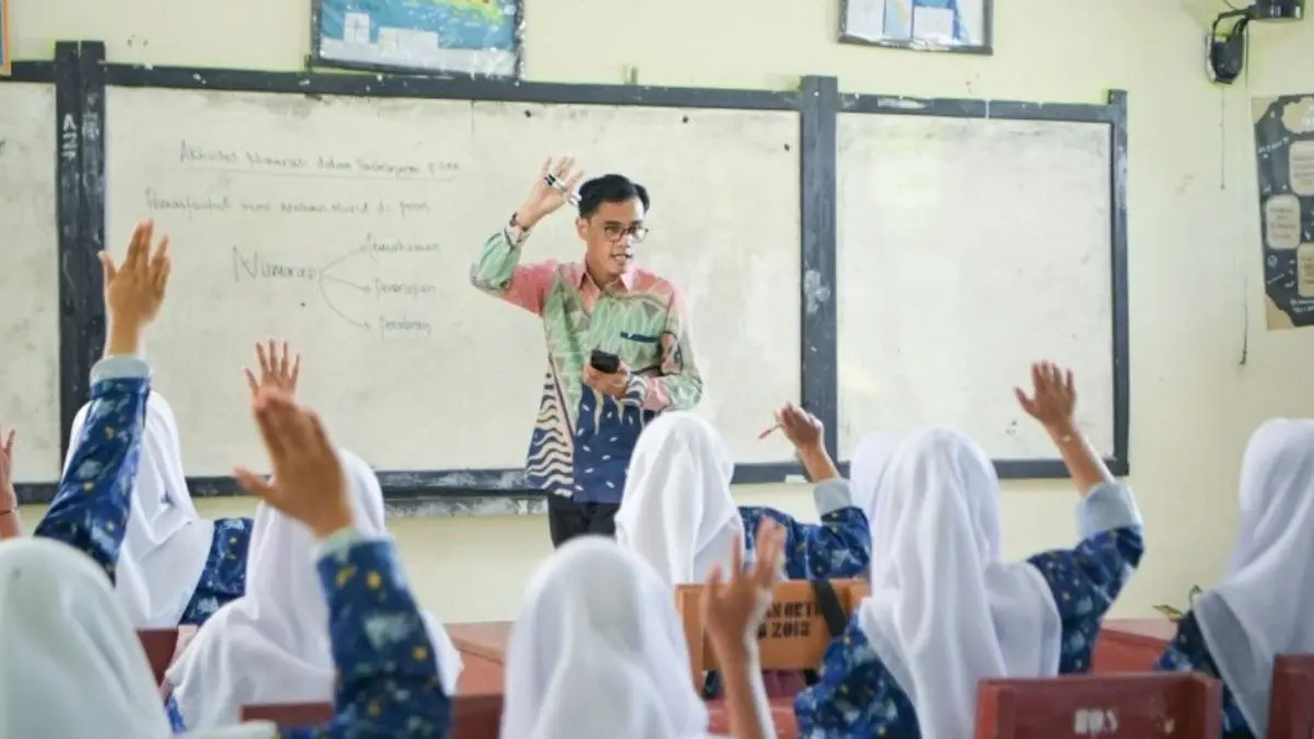 Guru Madrasah Investasi Peradaban Bangsa