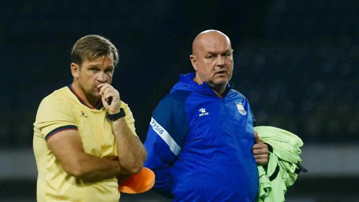 Bojan Hodak Menepi dari Skuad Persib Bandung