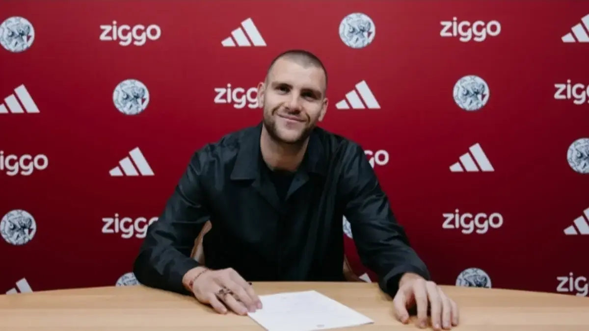 Maarten Paes Resmi Gabung Ajax