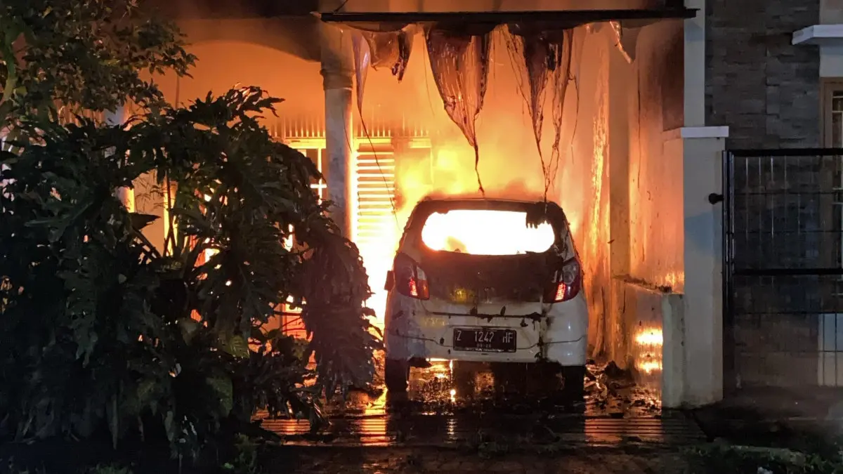 mobil terbakar di garasi rumah warga Kota Tasikmalaya