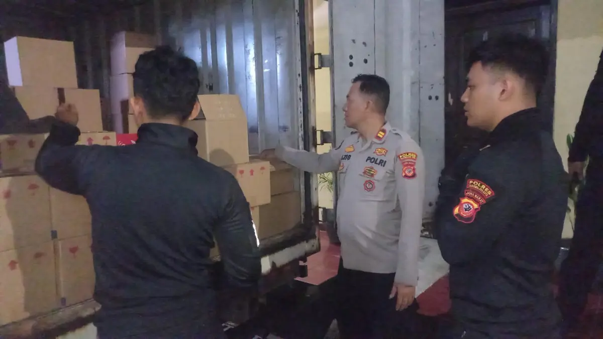 Mobil Box Penuh Miras Diamankan Polisi, Upaya Selundupkan 1.404 Botol ke Kota Tasikmalaya Gagal Total polisi gagalkan penyelundupan miras ke Kota Tasikmalaya