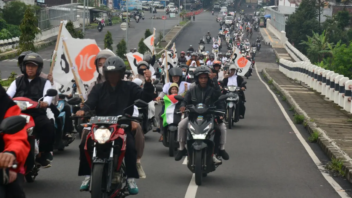 Pawai Tarhib Ramadan PKS Kota Tasikmalaya: dari Syiar hingga Bagi-bagi Jadwal Imsakiyah di Jalanan pawai tarhib Ramadan PKS Kota Tasikmalaya 1447 H