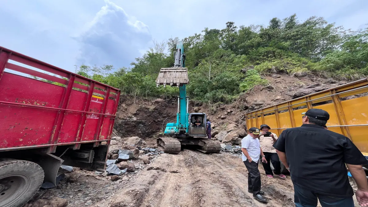 Tambang Pasir Ilegal di Kota Tasikmalaya Bikin Bukit Botak, Alat Berat Dikandangi Polisi saat Sidak Dewan tambang pasir ilegal di Kota Tasikmalaya Bungursari