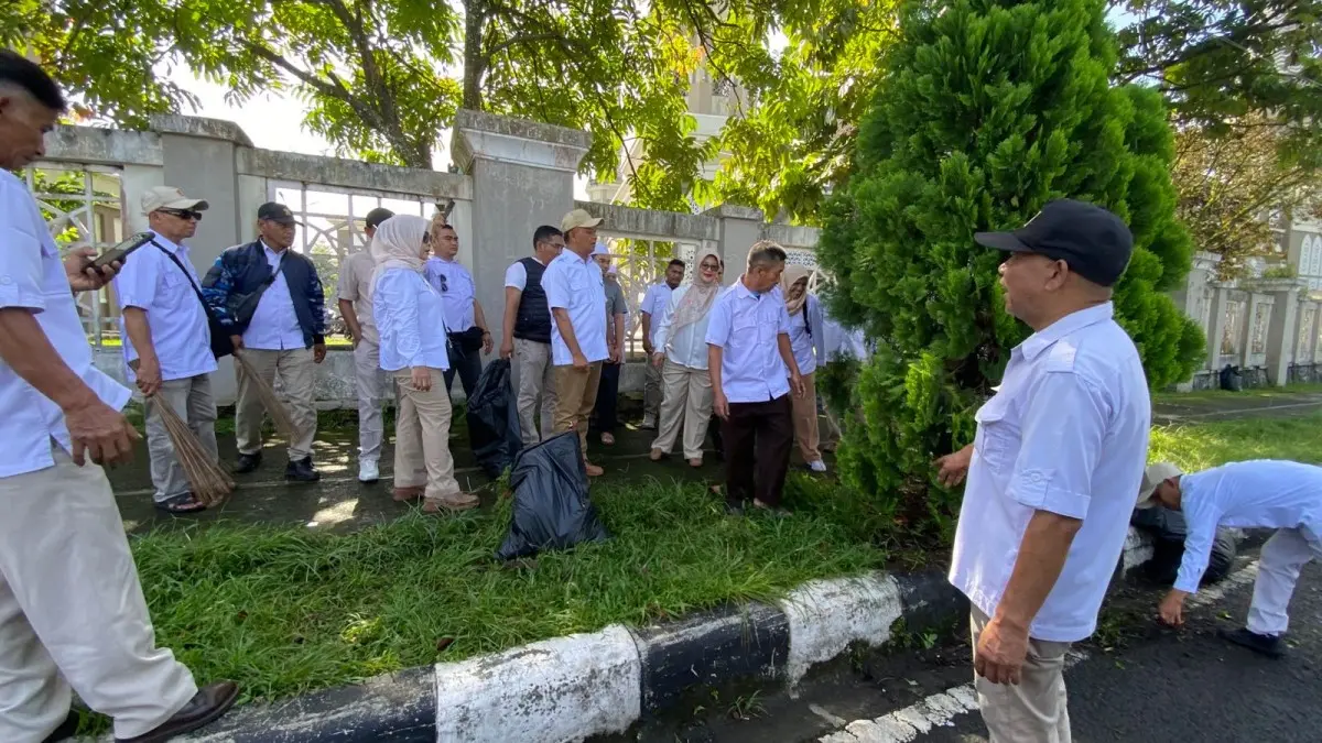 Memperingati Hari Jadi ke-18, Partai Gerindra Kabupaten Tasikmalaya Gerakan Bersih-Bersih Masjid Partai Gerindra