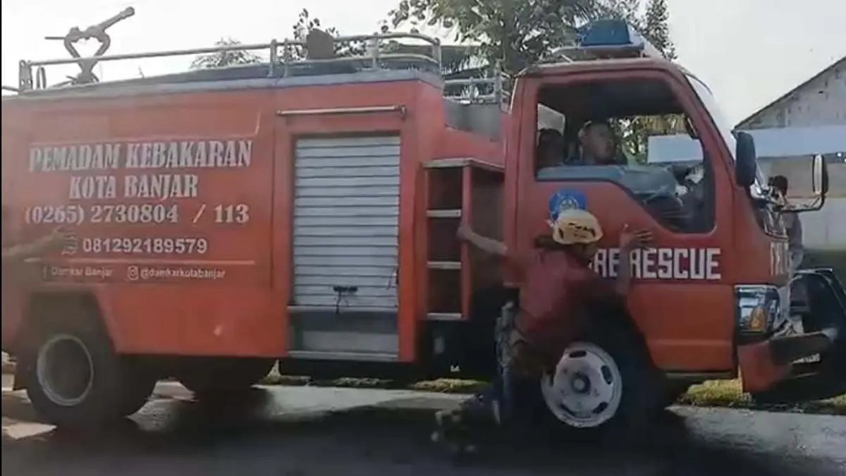 Tangani Kebakaran, Mobil Damkar Kota Banjar Mogok Saat Pulang Damkar kota banjar mogok