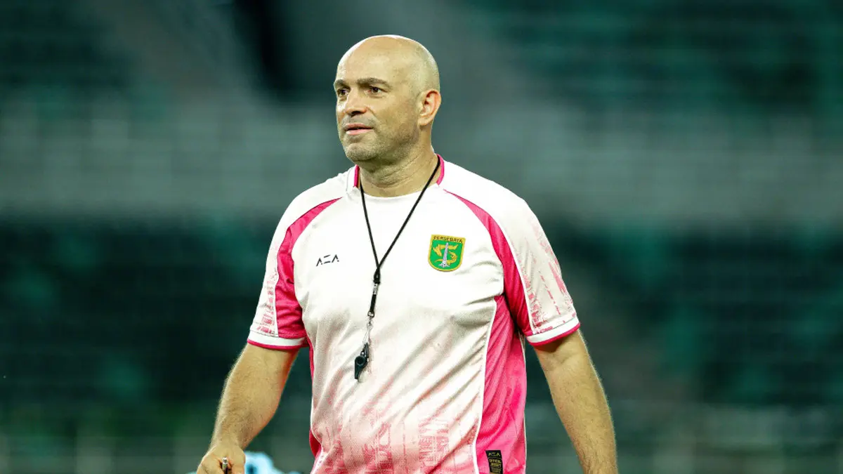 Intip Laga Persebaya vs Persib: Ujian Kebugaran, Taktik Serangan Balik Kilat dan Persaingan Papan Atas Pelatih Persebaya Bernardo Tavares soal Persebaya vs Persib