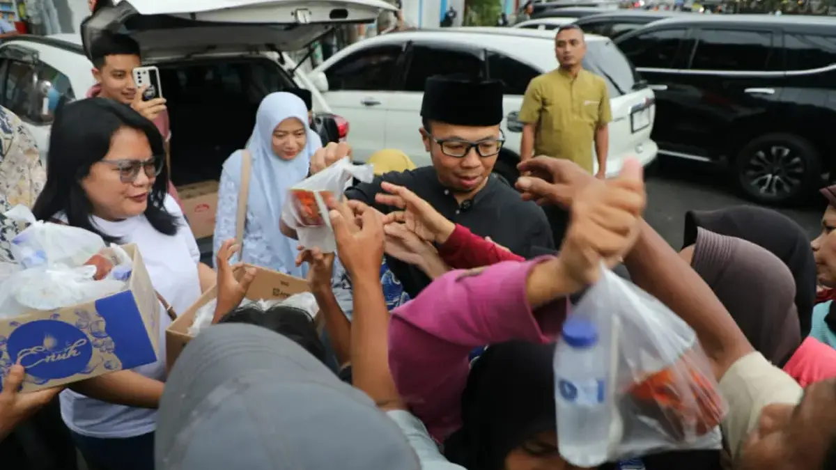 wali kota tasikmalaya turun ke jalan bagi takjil ramadan