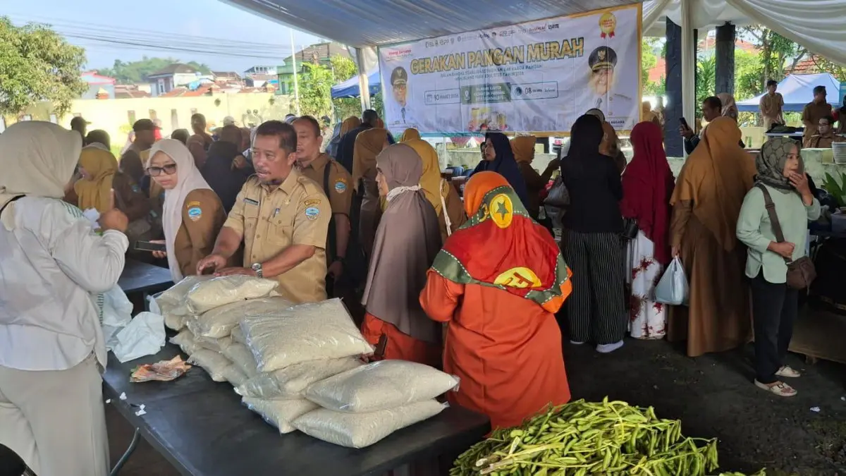 gerakan pangan murah di Kota Tasikmalaya diserbu warga