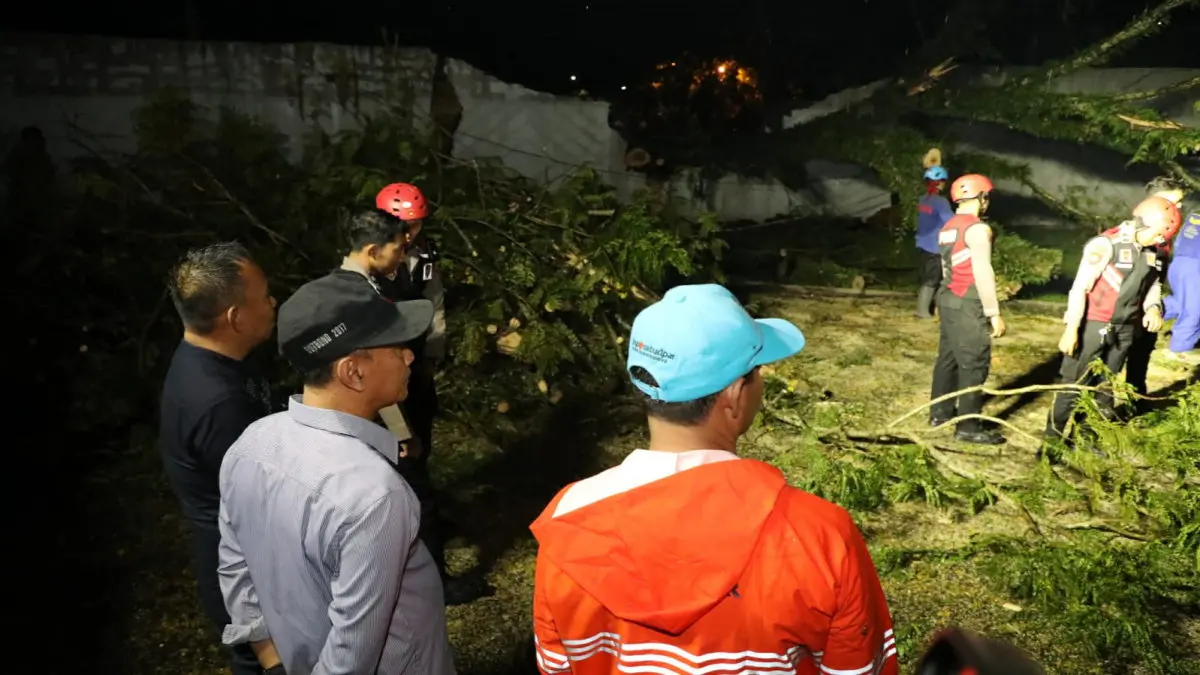 Cuaca Ekstrem Landa Kota Tasikmalaya: Penanganan Diprioritaskan ke Area Publik cuaca ekstrem Kota Tasikmalaya hari ini