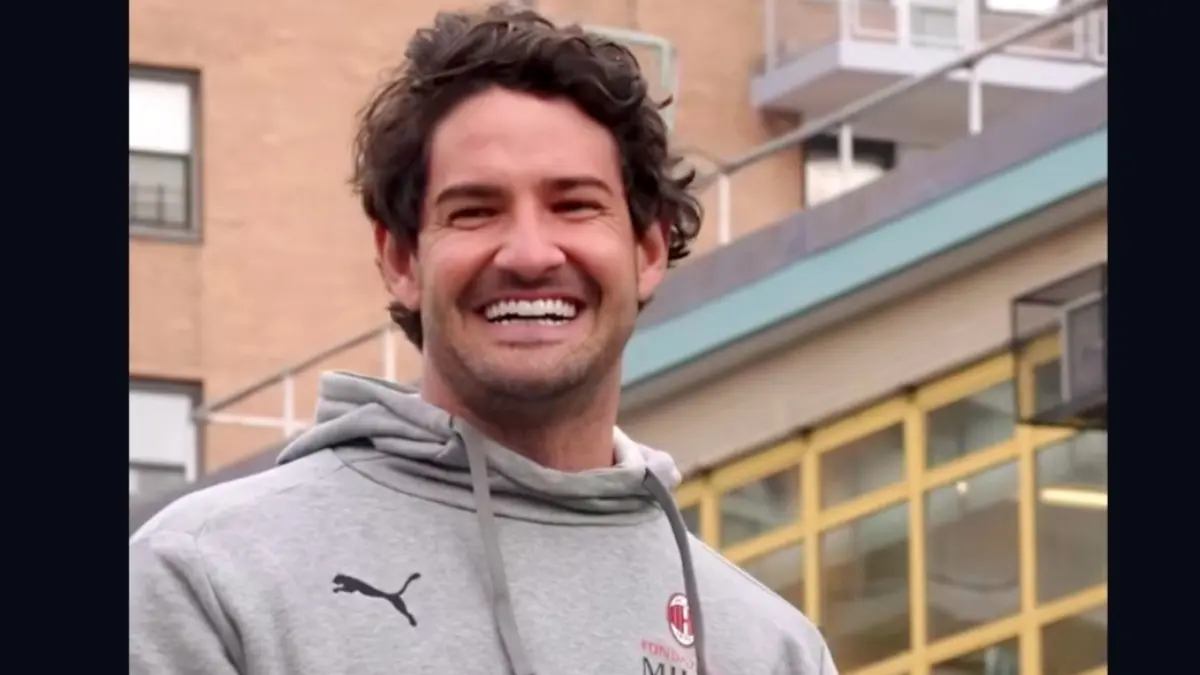 Pato Tertawa Lihat Paolo Maldini Jadi Model: Dia Dulu Tak Pernah Berhenti Berlatih Alexandre Pato