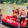 buruh hanyut di Sungai Cilamajang Kota Tasikmalaya