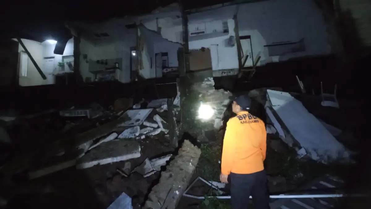 TPT Longsor Ancam Enam Rumah di Ciamis