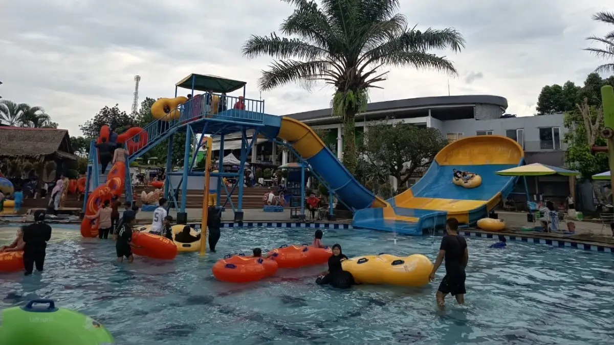 Tee Jay Waterpark Plaza Asia Tasikmalaya Masih Jadi Destinasi Favorit Keluarga, Pengunjung Meningkat Tee Jay Waterpark