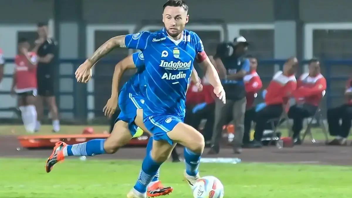 Marc Klok Kobarkan Tekad Persib Sapu Bersih Sembilan Laga untuk hattrick juara