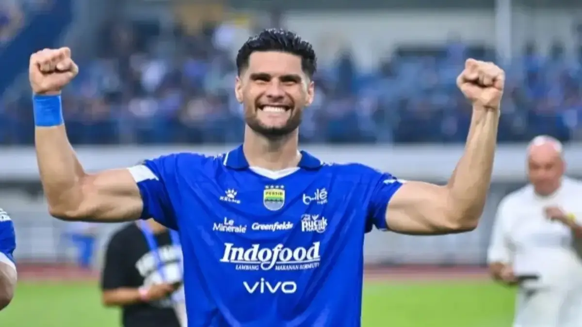 Skuad Persib Memilih Tetap Menapak Bumi