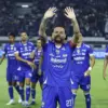Persib Bandung Menang Dramatis dengan 10 Pemain
