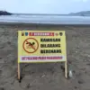 Rambu dilarang berenang, pantai pangandaran