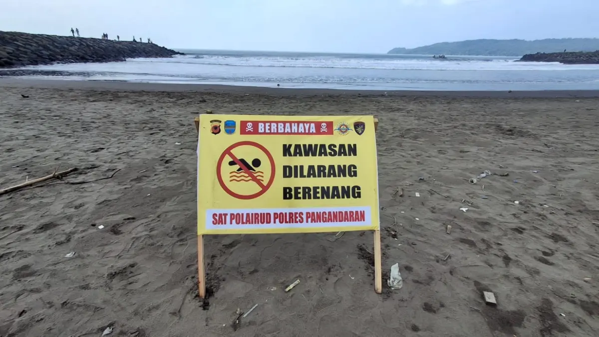 Rambu dilarang berenang, pantai pangandaran