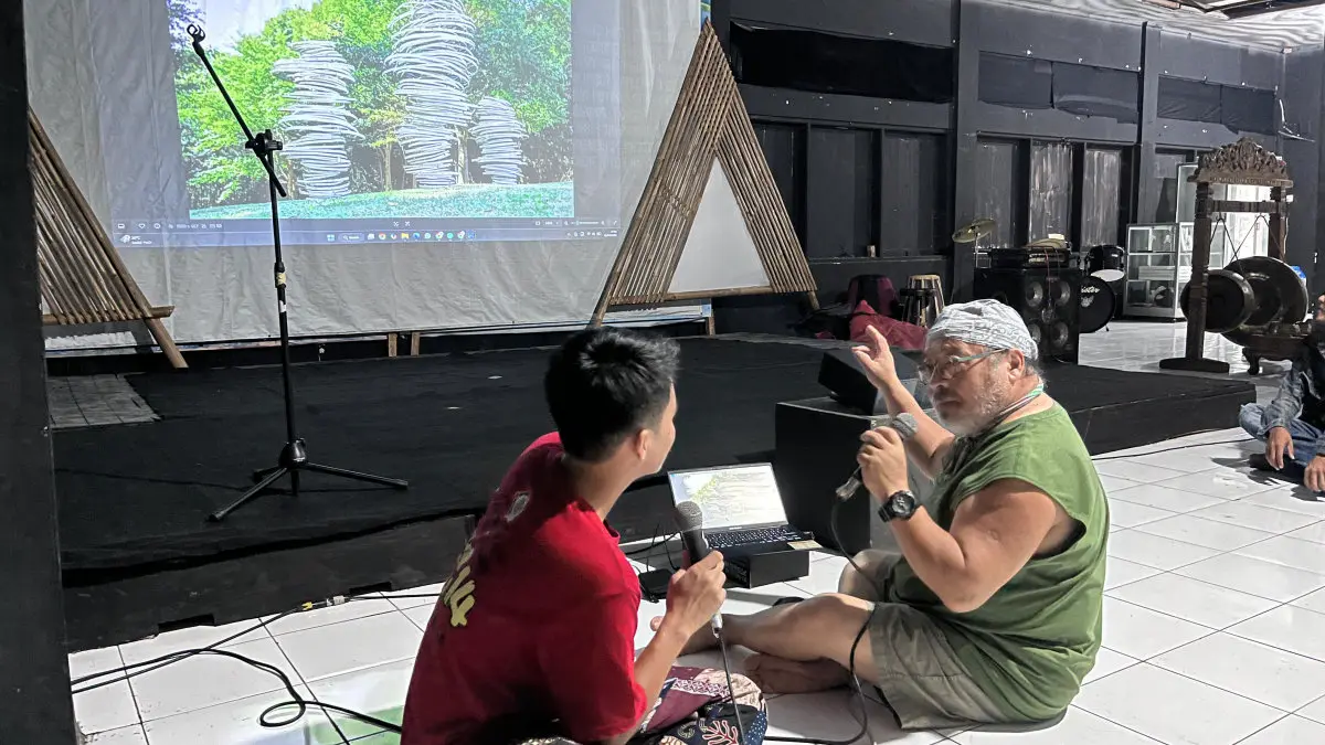 Seniman Korea Buka Mata Kota Tasikmalaya: Seni Alam Tak Butuh Seremonial seniman Korea Selatan di Kota Tasikmalaya