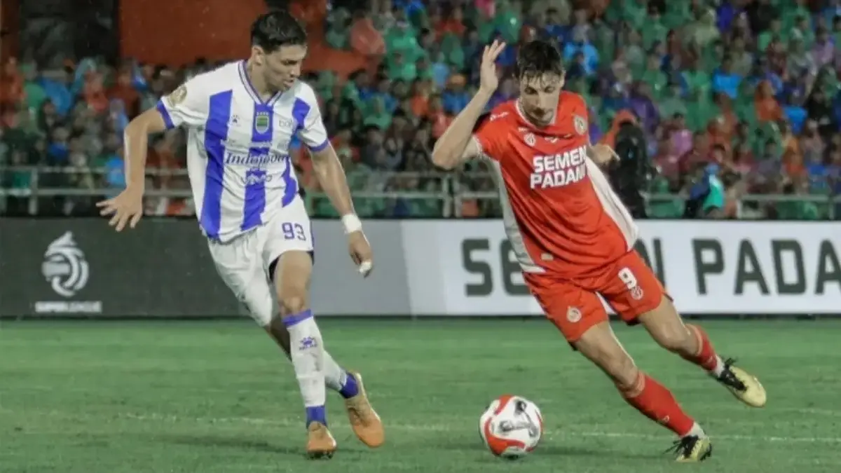 Gagal Beranjak dari Zona Degradasi Akibat Kalah dari Persib, Pelatih Semen Padang FC Meminta Maaf Semen Padang vs Persib Bandung