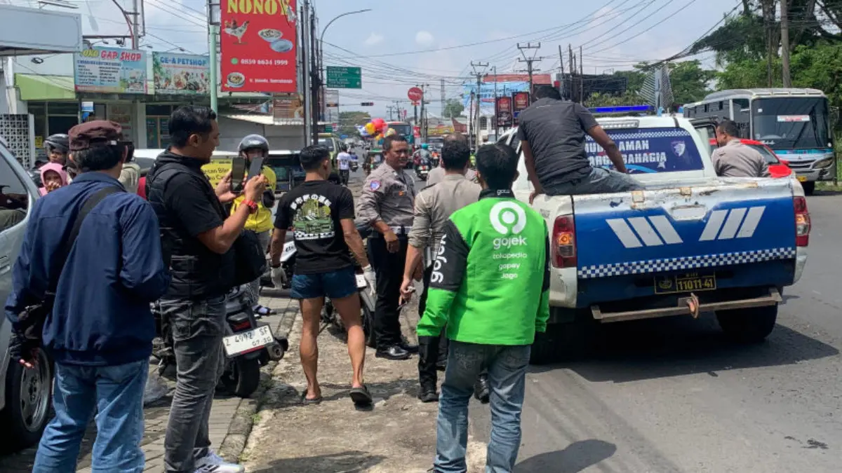 kecelakaan mikrobus dan motor di Kota Tasikmalaya