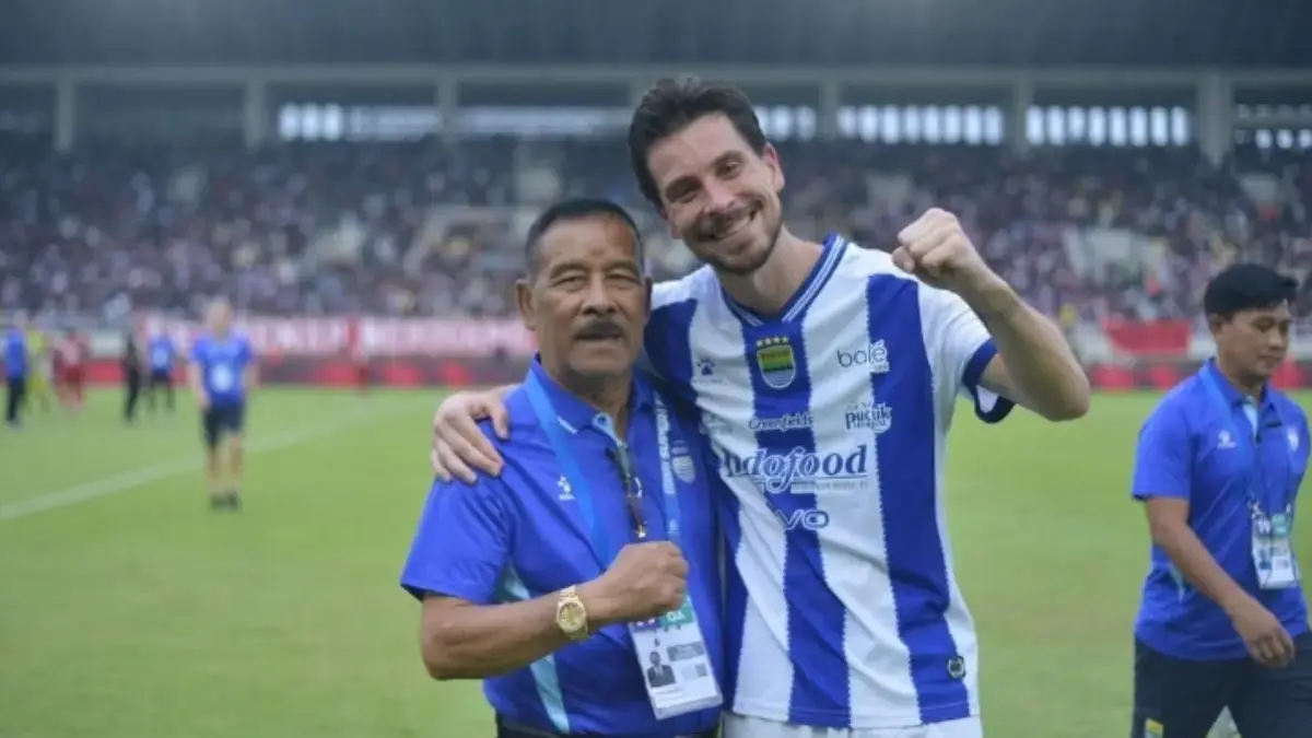 Umuh Muchtar dan Thom Haye