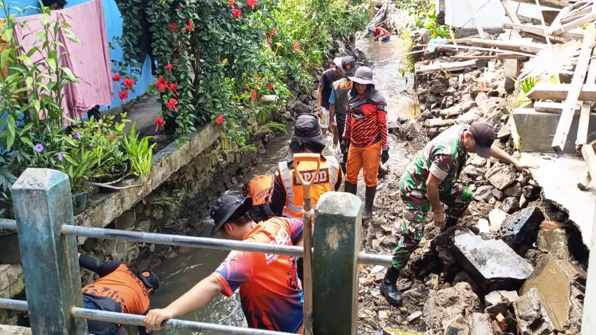 TPT Panglayungan Roboh Picu Ancaman Banjir di Kota Tasikmalaya, Warga Gotong Royong TPT roboh di Kota Tasikmalaya picu banjir