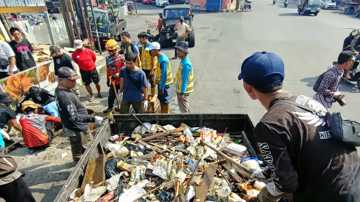 Kota Tasikmalaya Dikepung Sampah Kiriman, Gorong-gorong HZ Mustofa Jadi Alarm sampah kiriman di Kota Tasikmalaya sebabkan banjir