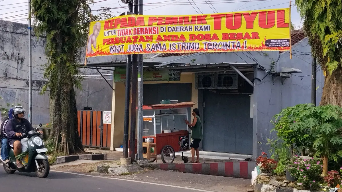 spanduk tuyul di Kota Tasikmalaya