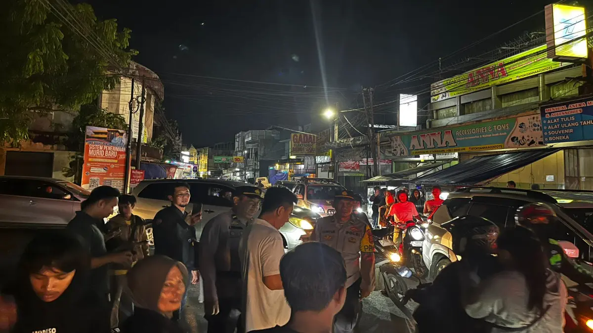 pedagang bakso penuhi panggilan polisi