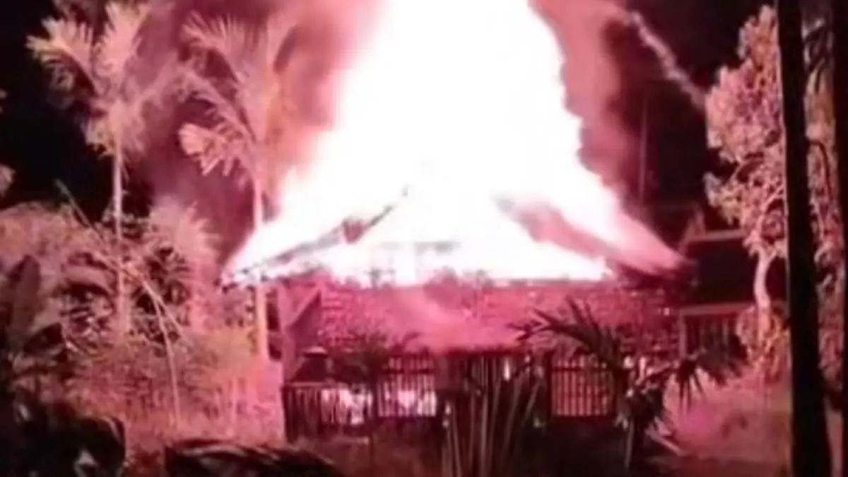 padepokan di taraju dibakar massa