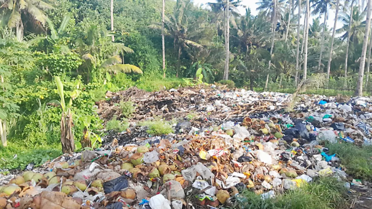 sampah pantai padasari pangandaran