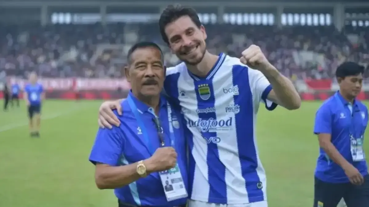 Syukuran Juara Persib 2025-2026 di Rumah H Umuh Muchtar Diserbu Bobotoh, Tradisi Ngagogo Jadi Magnet Utama Syukuran Juara Persib 2025-2026 di Rumah H Umuh Muchtar Diserbu Bobotoh