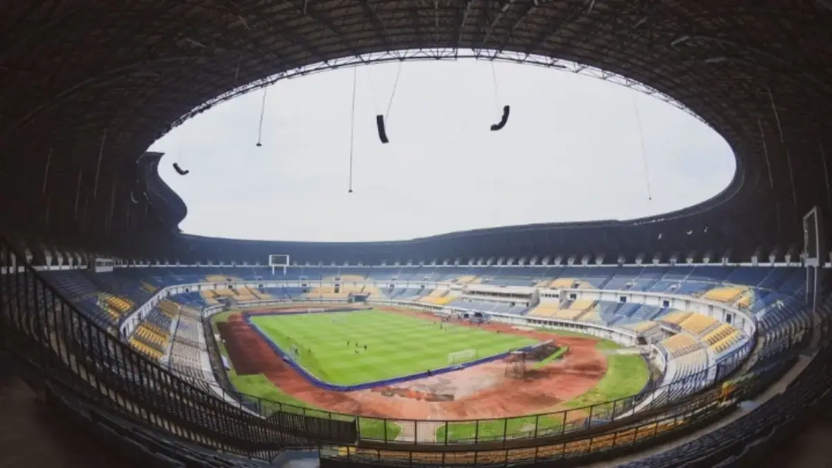 Sebagian Tribun VBS GBLA Ditutup
