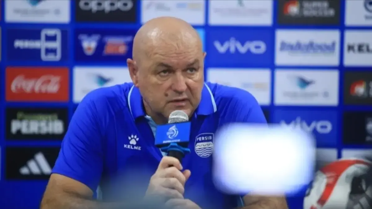 Hodak Tak Risau Federico Barba dan Luciano Guaycochea Absen Lawan PSM, Sebut Persib Punya 22 Pemain Bojan Hodak