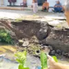 rumah longsor tutup Sungai Ciromban Tasikmalaya