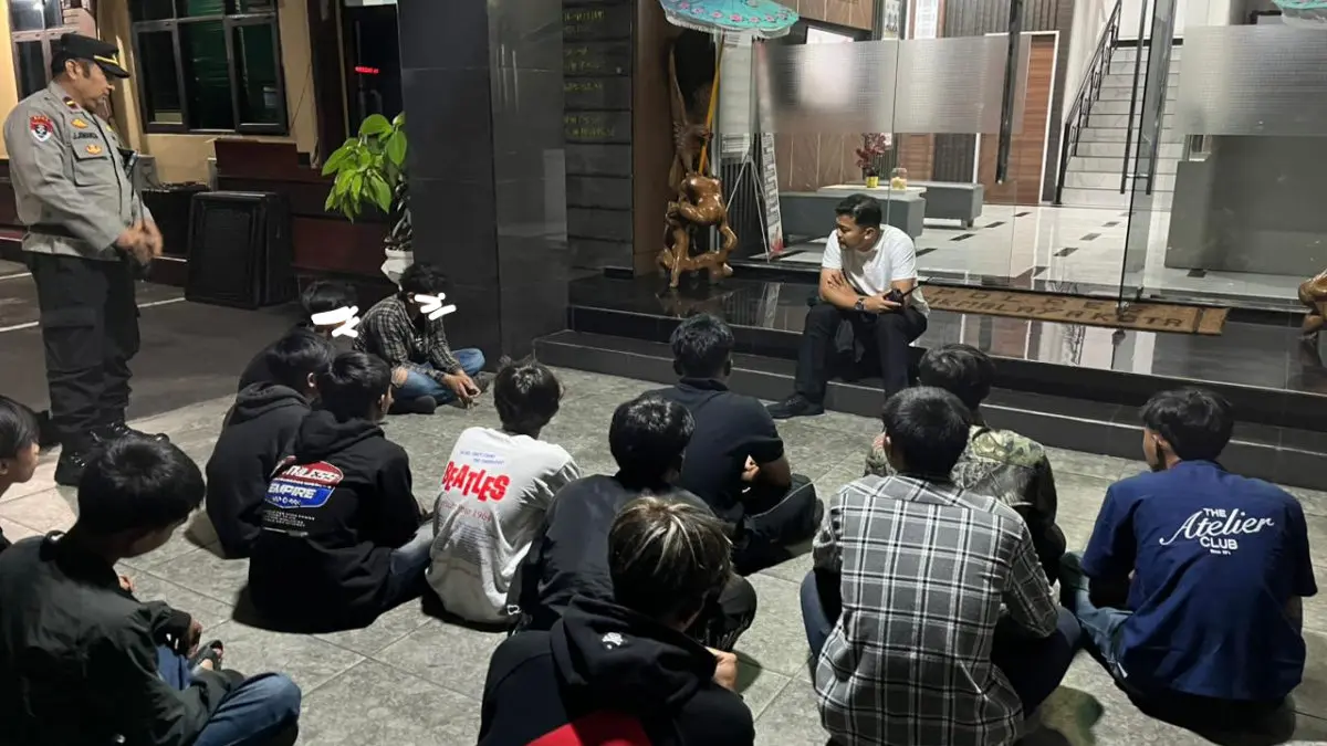 Belasan remaja diamankan saat konvoi Persib di Tasikmalaya