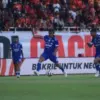 Pemain Persib lawan Persija