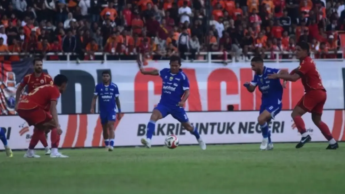 Pemain Persib lawan Persija