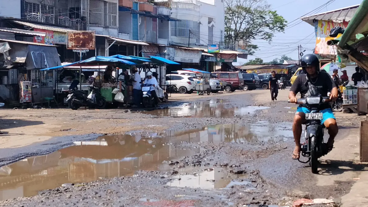 kenaikan retribusi Pasar Cikurubuk