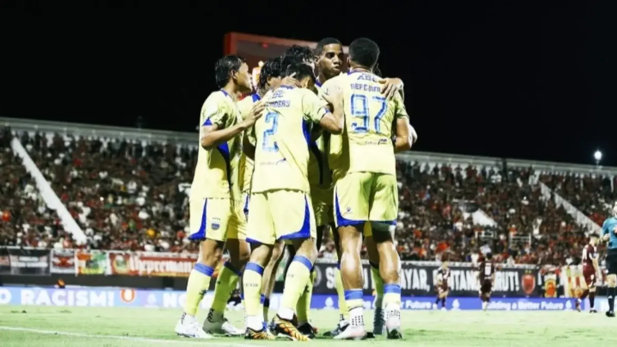 Persib Bandung mengalahkan PSM Makassar