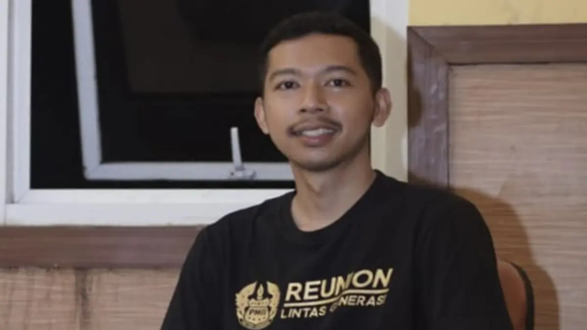 Trotoar di Kota Tasikmalaya Disesaki Pohon dan Akar, Pejalan Kaki Dipaksa “Turun Kasta” ke Badan Jalan trotoar rusak di Kota Tasikmalaya