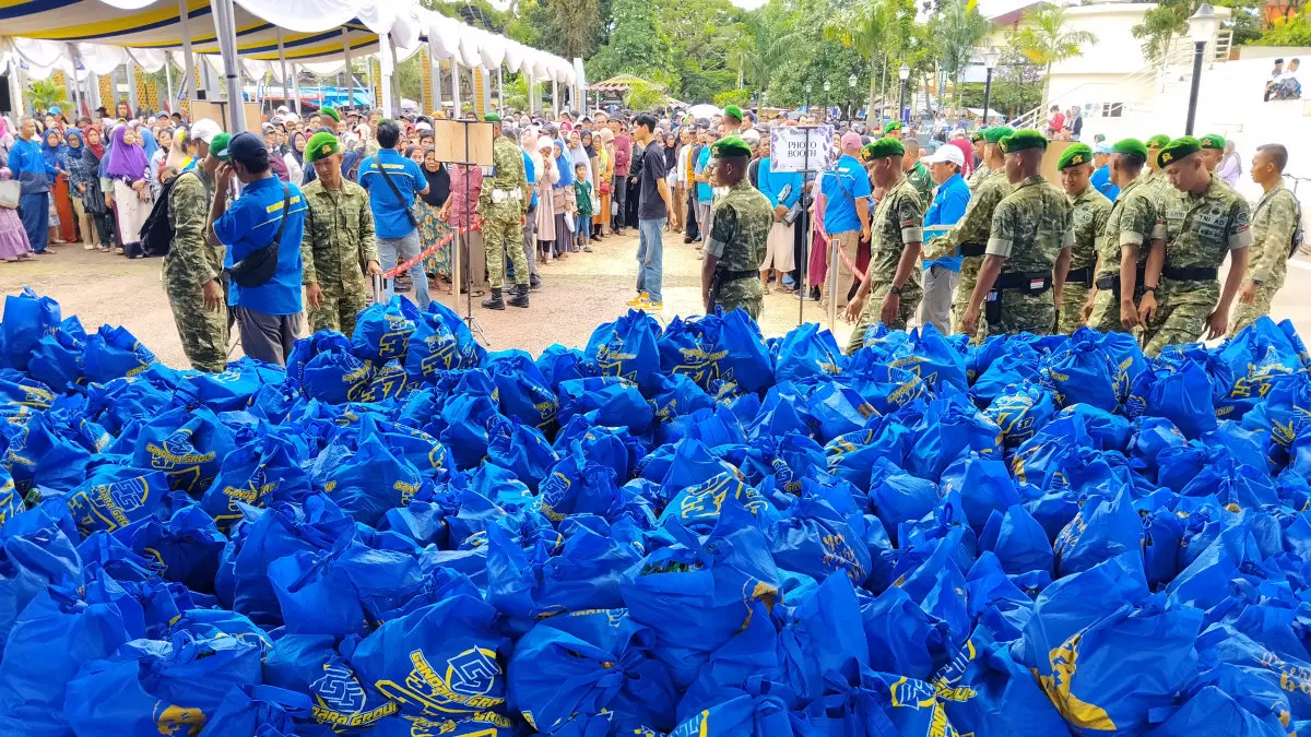 pembagian 3700 paket sembako di Tasikmalaya