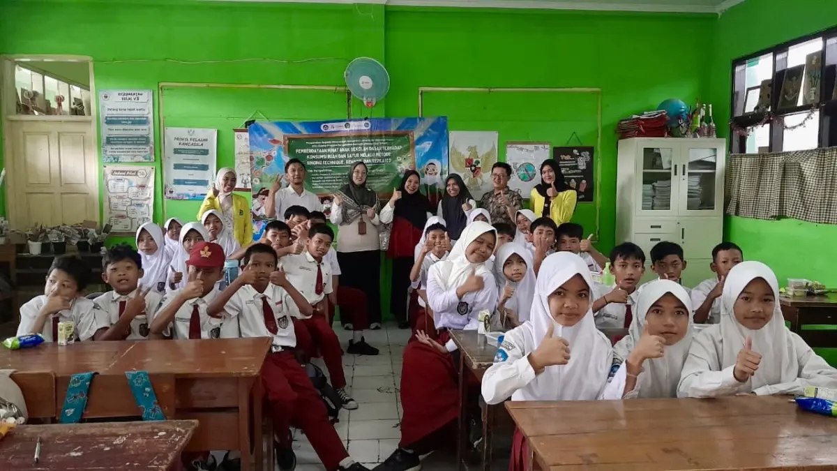 Gelorakan Makan Buah dan Sayur, Unsil Tasikmalaya Kampanyekan Pola Makan Sehat di SDN Cilolohan Unsil tasikmalaya