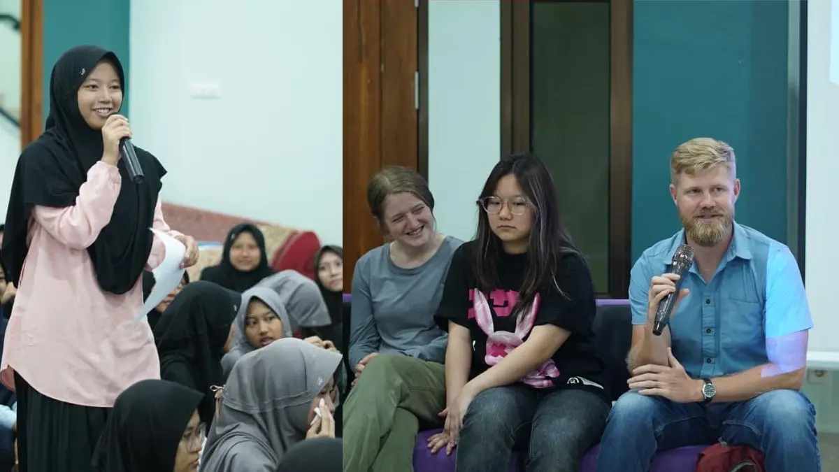 Mahasiswa University of Oklahoma Berbagi Pengalaman Pertanian Modern dengan Santri Al-Kautsar mahasiswa University of Oklahoma di Ponpes Al-Kautsar Tasikmalaya