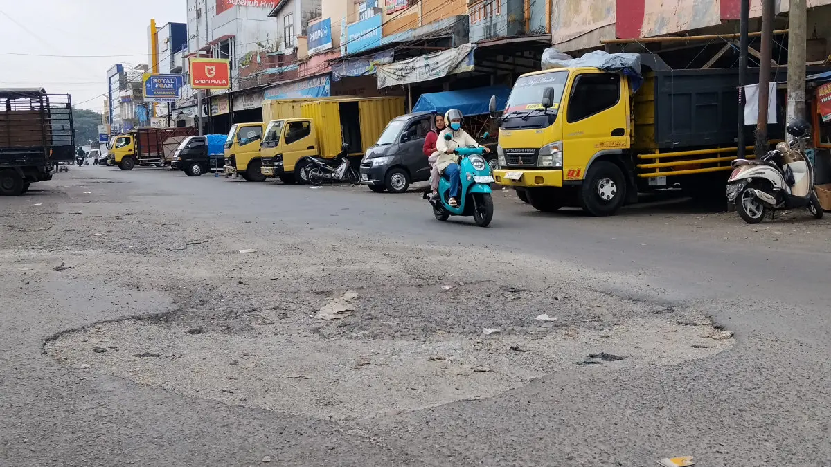 perbaikan Jalan Lingkar Pasar Cikurubuk